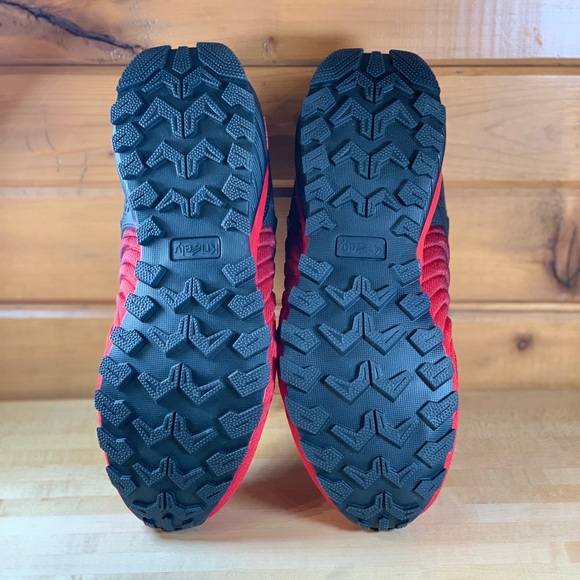 Mens size 7.5W red and‎ black trail shoe by Kricely. Great red to black colorway - Picture 3 of 10